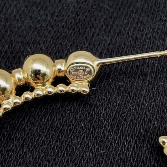 CHANEL✨CC Crystal Beaded Hoop Earrings - Picture 7 of 9